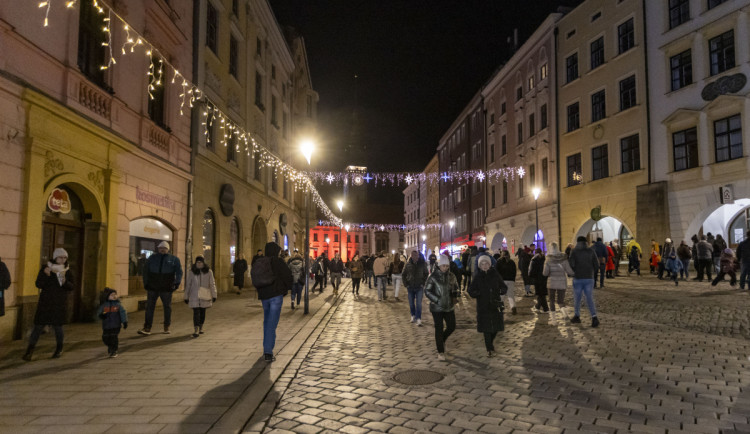 FOTOGALERIE: Vánoční trhy v Olomouc zahájilo rozsvícení stromu