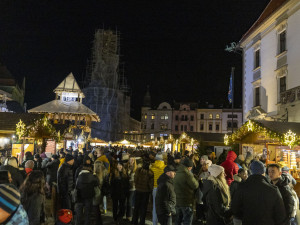 FOTOGALERIE: Vánoční trhy v Olomouc zahájilo rozsvícení stromu