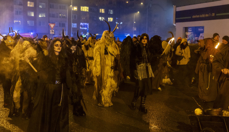 FOTOGALERIE: Mikulášský průvod v Přerově přilákal davy diváků