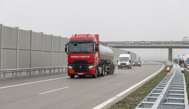 FOTO: Nové dálnice D1 a D55 po slavnostním otevření slouží řidičům