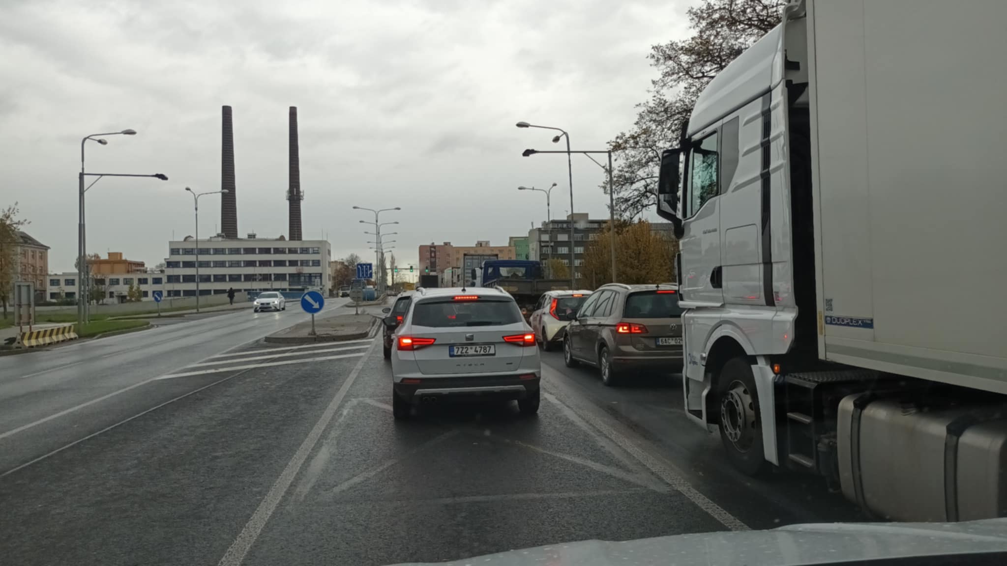 FOTOGALERIE: Před otevřením D1 byl Přerov zacpaný auty a kamiony