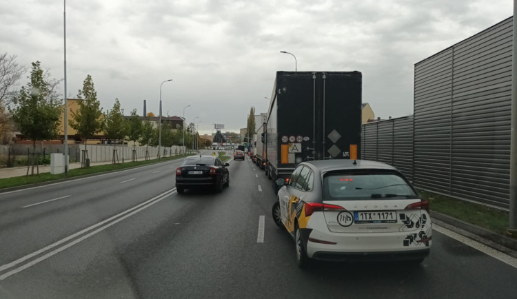 FOTOGALERIE: Před otevřením D1 byl Přerov zacpaný auty a kamiony