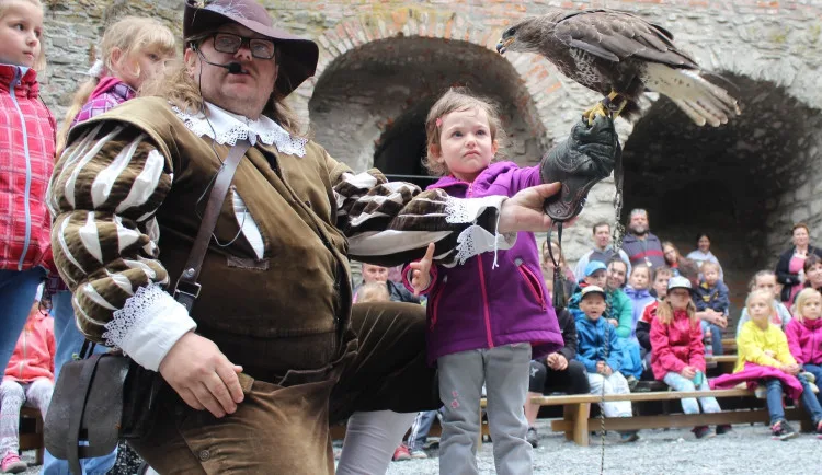 Kejklířský den dětí na zakletém hradě Sovinec