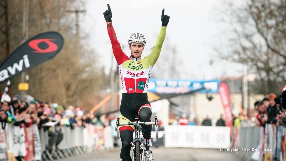 Cyklista na cílové rovince
