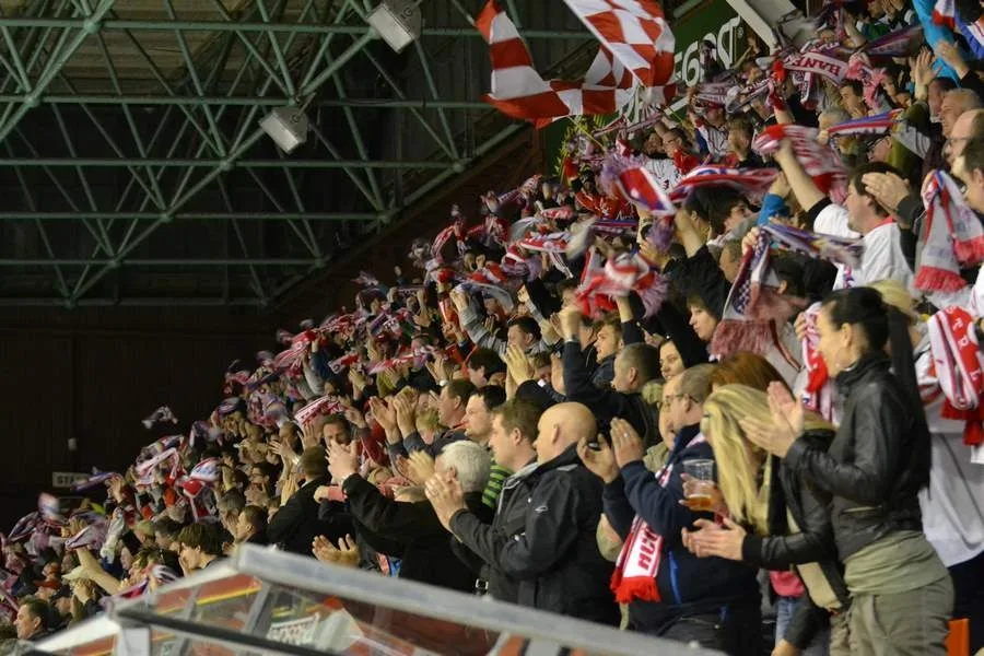 Početné publikum si jízdu Mry vychutnává. Foto: Eva Holásková/HC Olomouc