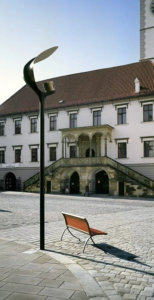 Lampa architekta Šépky, zvaná plácačka.