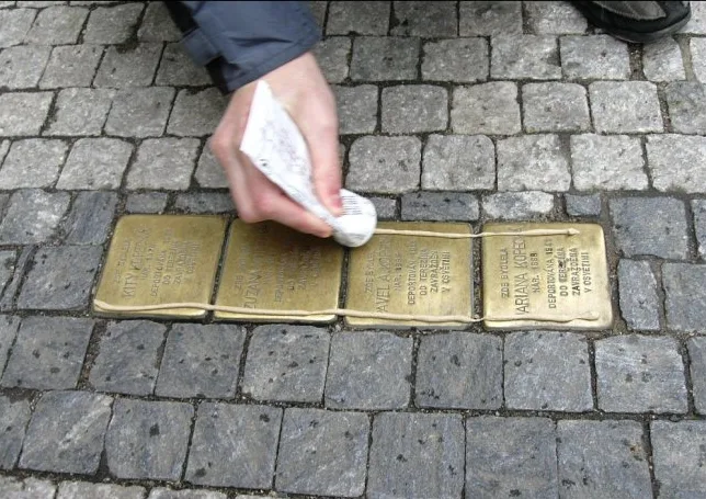 foto: www.stolpersteine.cz