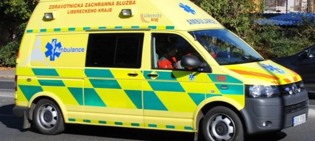 Nezletilá dívka nepřežila střetnutí skůtru s automobilem