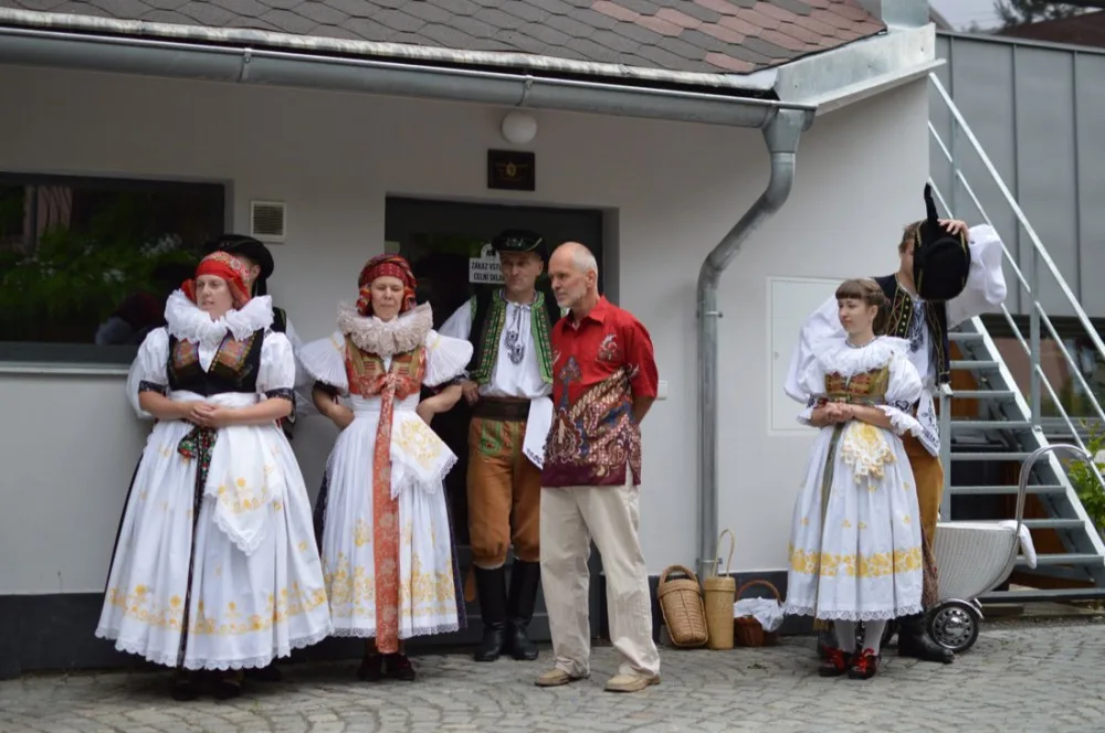 OBRAZEM: V Chomoutově se žehnalo pivovaru, došlo na lidové tance i pivo z dřevěného sudu