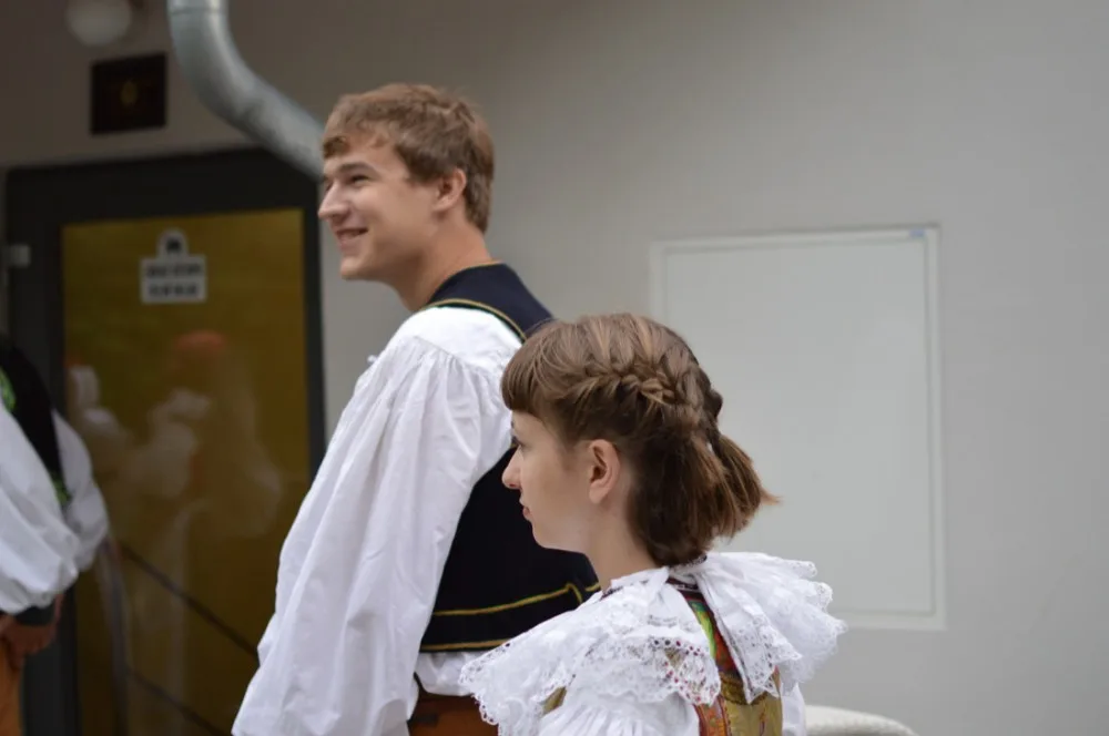 OBRAZEM: V Chomoutově se žehnalo pivovaru, došlo na lidové tance i pivo z dřevěného sudu
