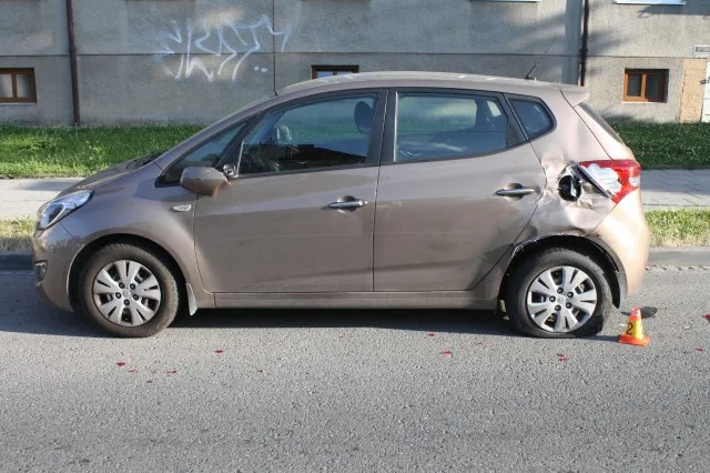 Policie hledá svědky dopravní nehody na tř. Míru