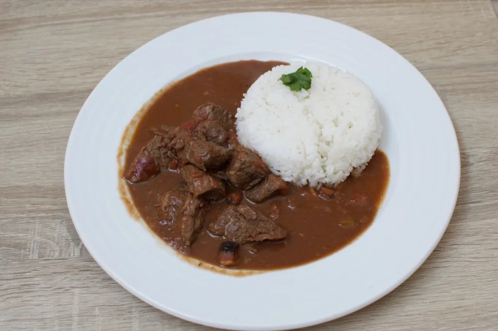 Aromatické hovězí s čokoládou, chilli a jasmínovou rýží