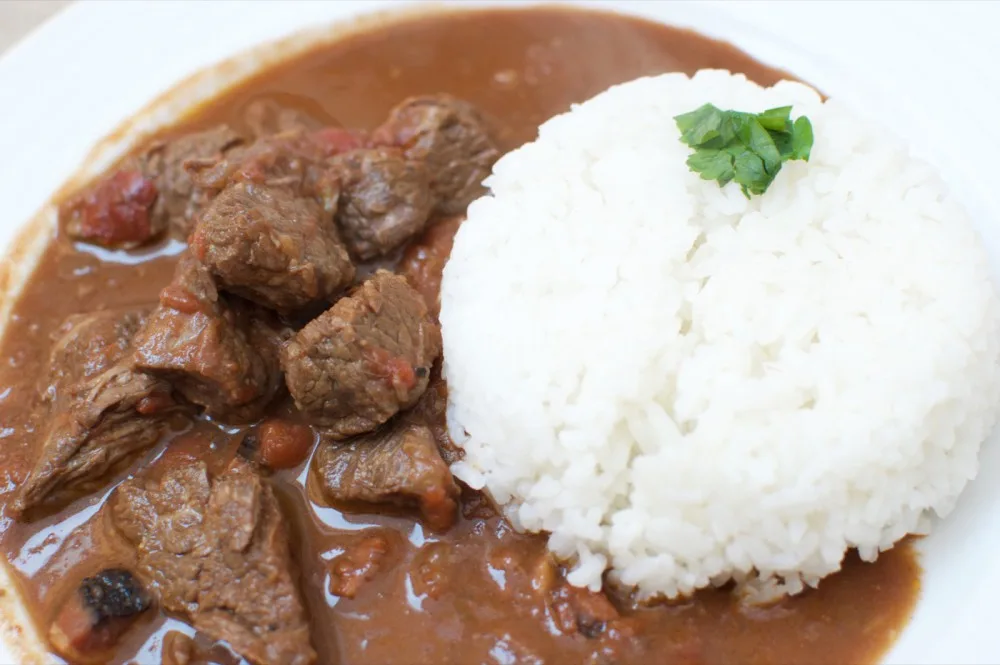 Aromatické hovězí s čokoládou, chilli a jasmínovou rýží