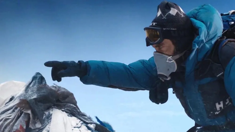 Recenze: Stát na vrcholu Everestu je fajn, nejdůležitejší je ale dostat se dolů...