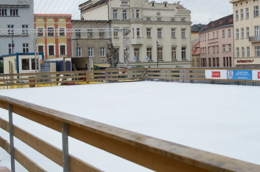 Na Dolním náměstí se dnes začíná oficiálně bruslit