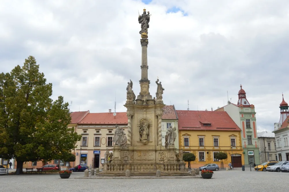 V anketě o největší div kraje vede Mariánský sloup v Uničově, pořadí ale ještě můžete změnit