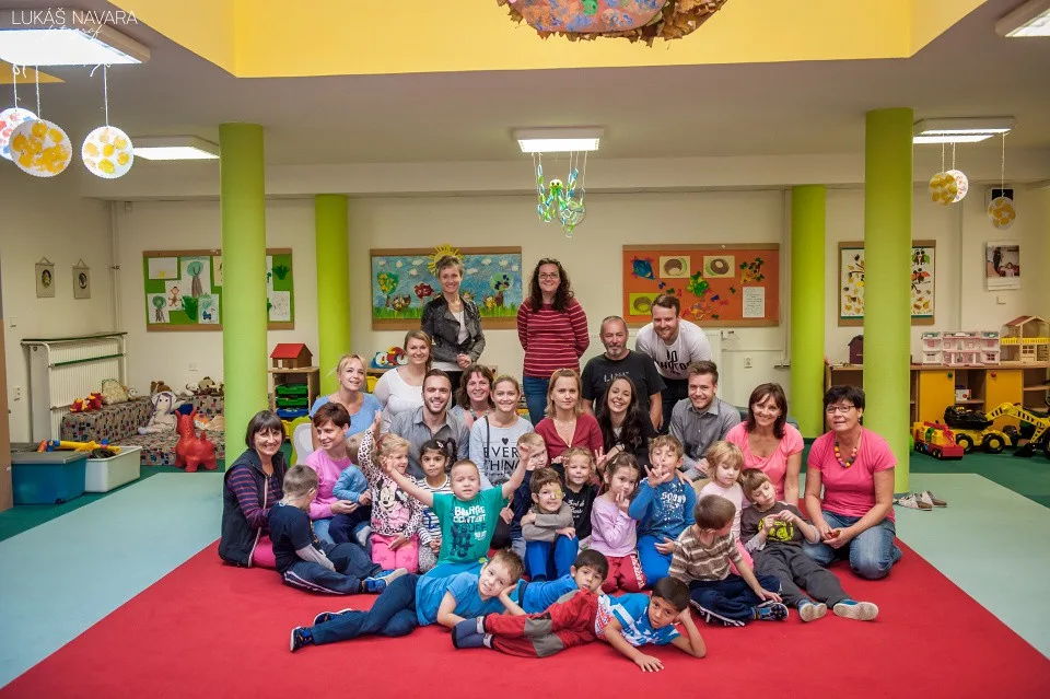 Přijďte si dát s Drbnou dobročinný punč, který pomůže sluchově postiženým dětem z Olomouce