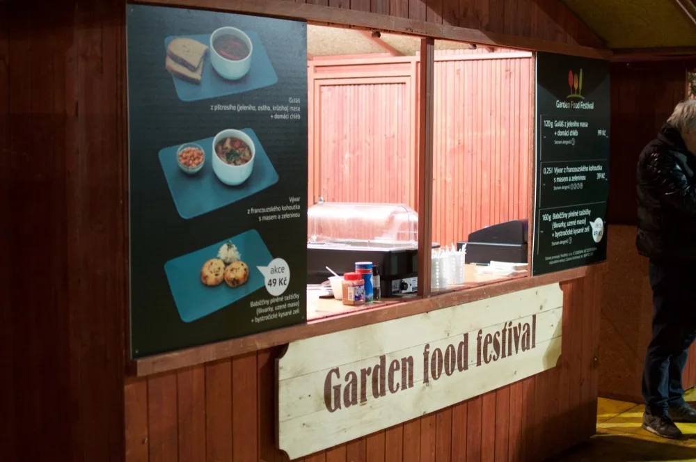 Garden Food Festival i v zimě? Proč ne, na Dolním náměstí si můžete dát třeba pštrosí guláš