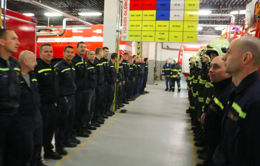 VIDEO: Olomoučtí hasiči se loučili se svými kolegy krásným gestem, podívejte se