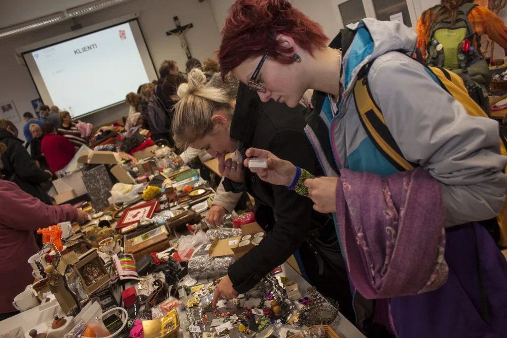Olomoučtí studenti pořádají dobročinný bleší trh. Darováním předmětu přispějete na dobrou věc