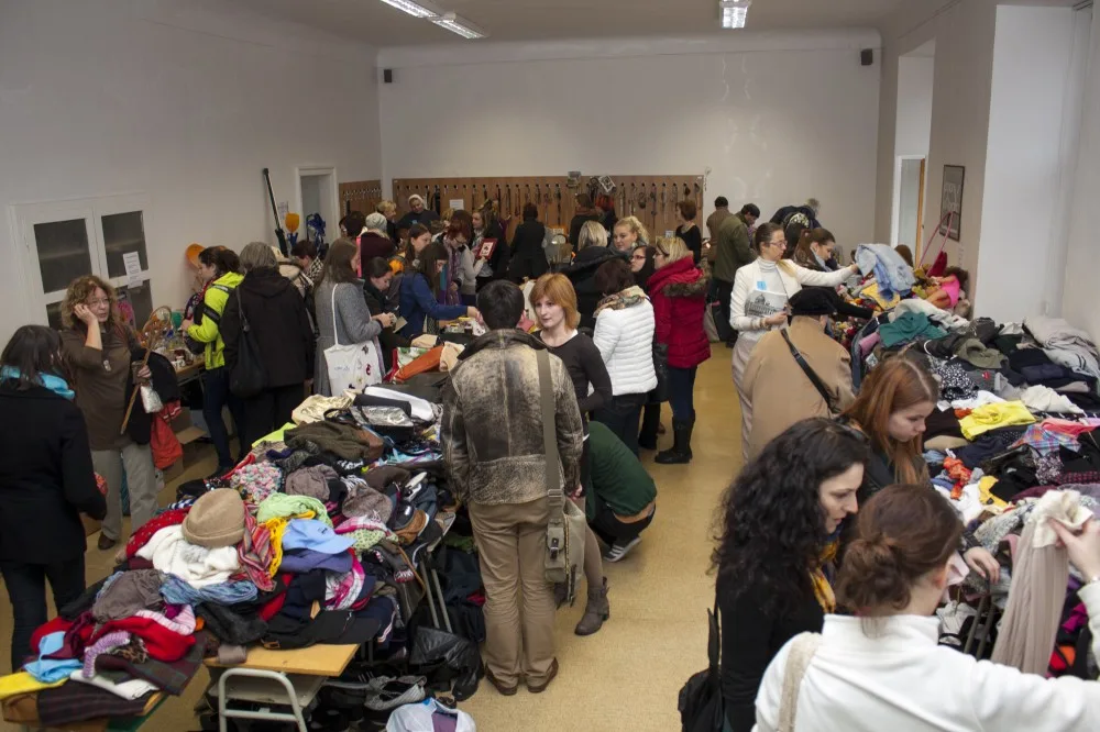 Olomoučtí studenti pořádají dobročinný bleší trh. Darováním předmětu přispějete na dobrou věc