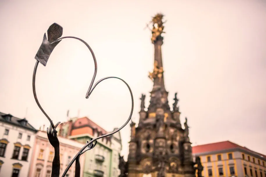 Valentýnské kovové srdce Olomouce už je zase na svém místě