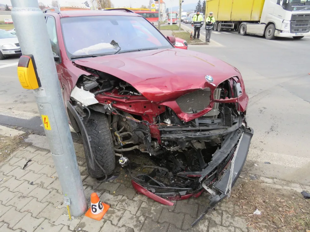 Policie prosí o pomoc, hledají se svědci nehody osobního auta