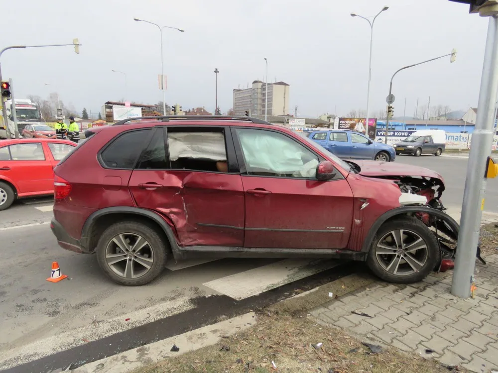 Policie prosí o pomoc, hledají se svědci nehody osobního auta