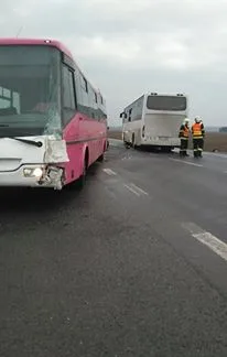 #drbnohled od Martina: Na Šternberské se střetly dva autobusy, tah je zcela neprůjezdný