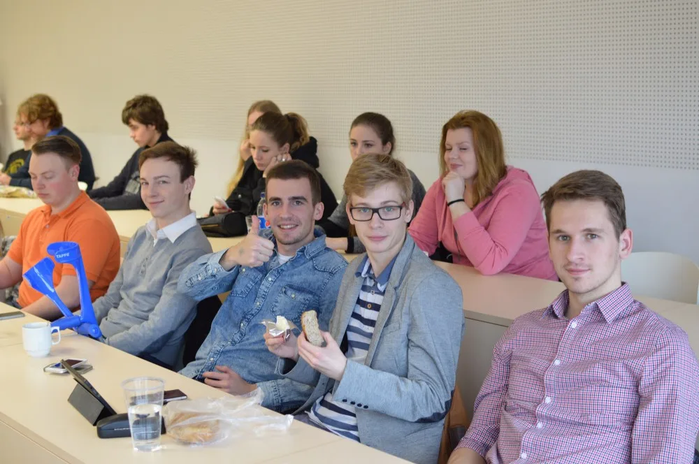 Olomoučtí studenti se živě spojili s vesmírnou stanicí ISS a vyzpovídali astronauta Tima Peaka