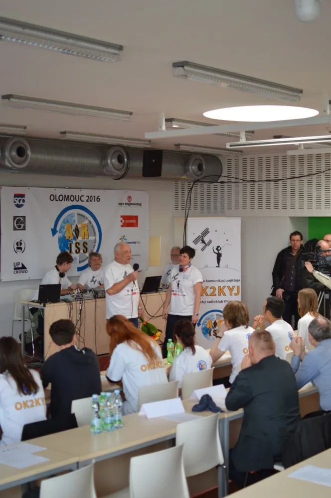 Olomoučtí studenti se živě spojili s vesmírnou stanicí ISS a vyzpovídali astronauta Tima Peaka