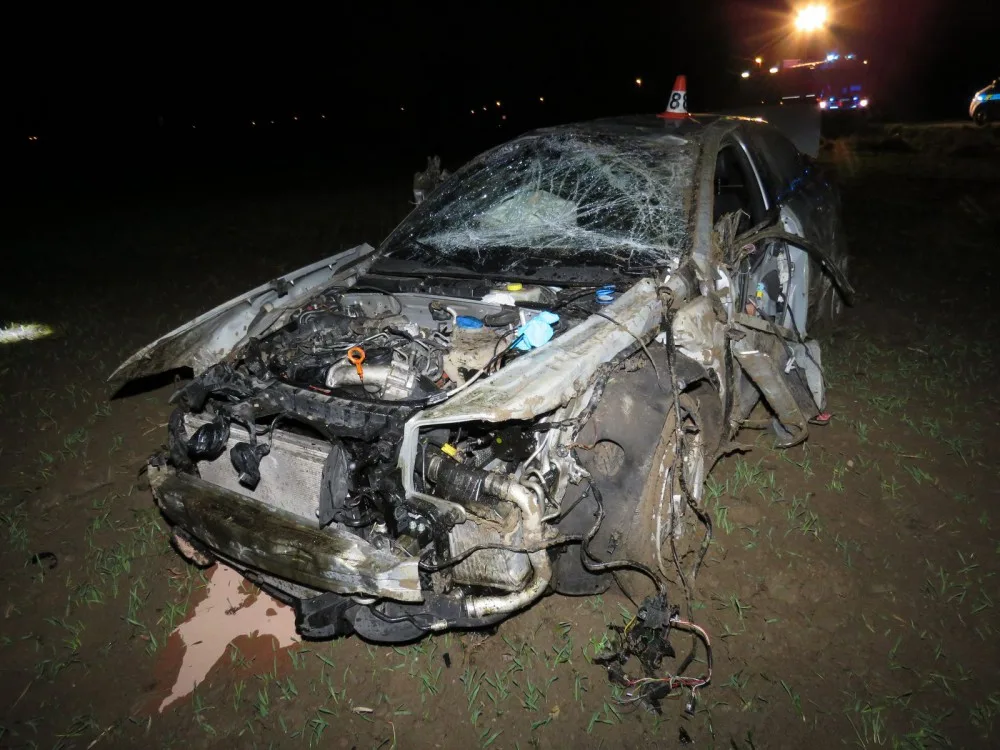 Opilý muž nezvládl u Sudkova své auto, s těžkými zraněními byl převezen do nemocnice