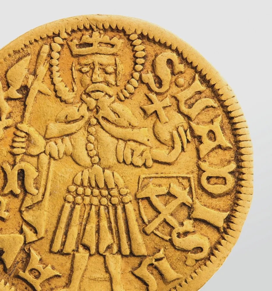 Vlastivědné muzeum vystavuje unikátní zlatý poklad, který byl nalezen na šibeničním vrchu u Uničova