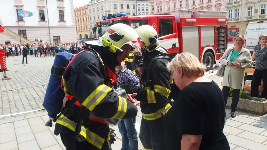 FOTO: Hasiči si dnes dopoledne nacvičovali v Moravském divadle evakuaci zaplněného hlediště