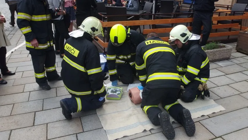 FOTO: Hasiči si dnes dopoledne nacvičovali v Moravském divadle evakuaci zaplněného hlediště