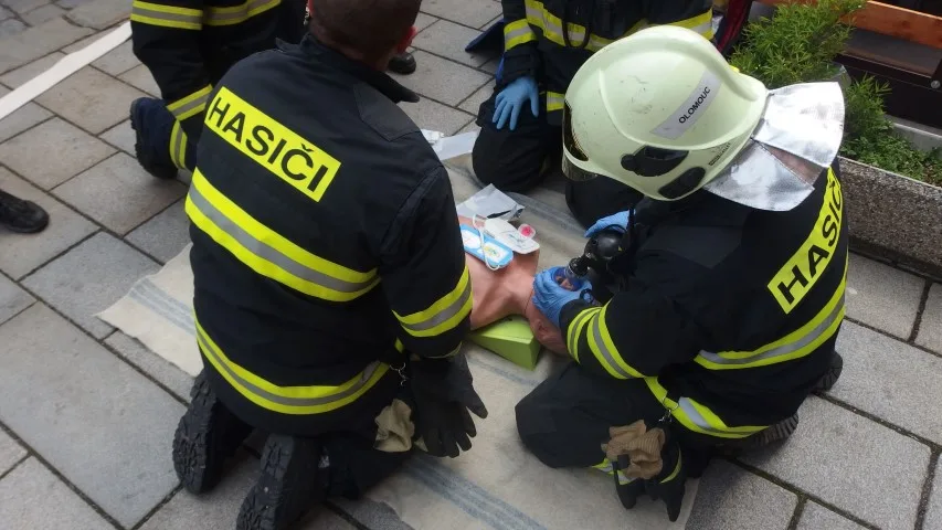 FOTO: Hasiči si dnes dopoledne nacvičovali v Moravském divadle evakuaci zaplněného hlediště