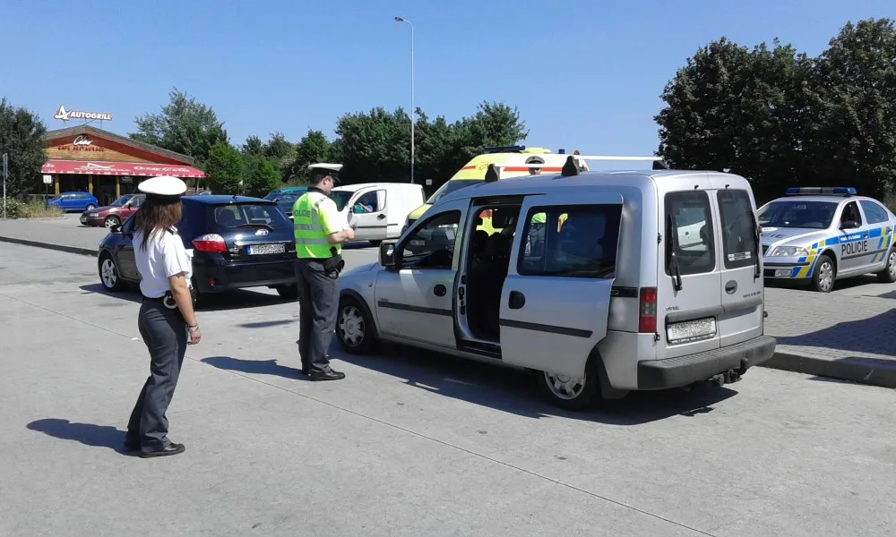 Policie se v pondělí zaměřila na povinnou výbavu v autech, u třetiny vozů našla nedostatky