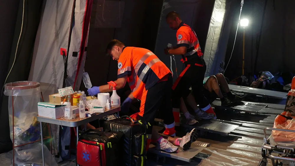 VIDEO:  Během půlmaratonu záchranáři ošetřili přes sto závodníků, třetina skončila v nemocnici