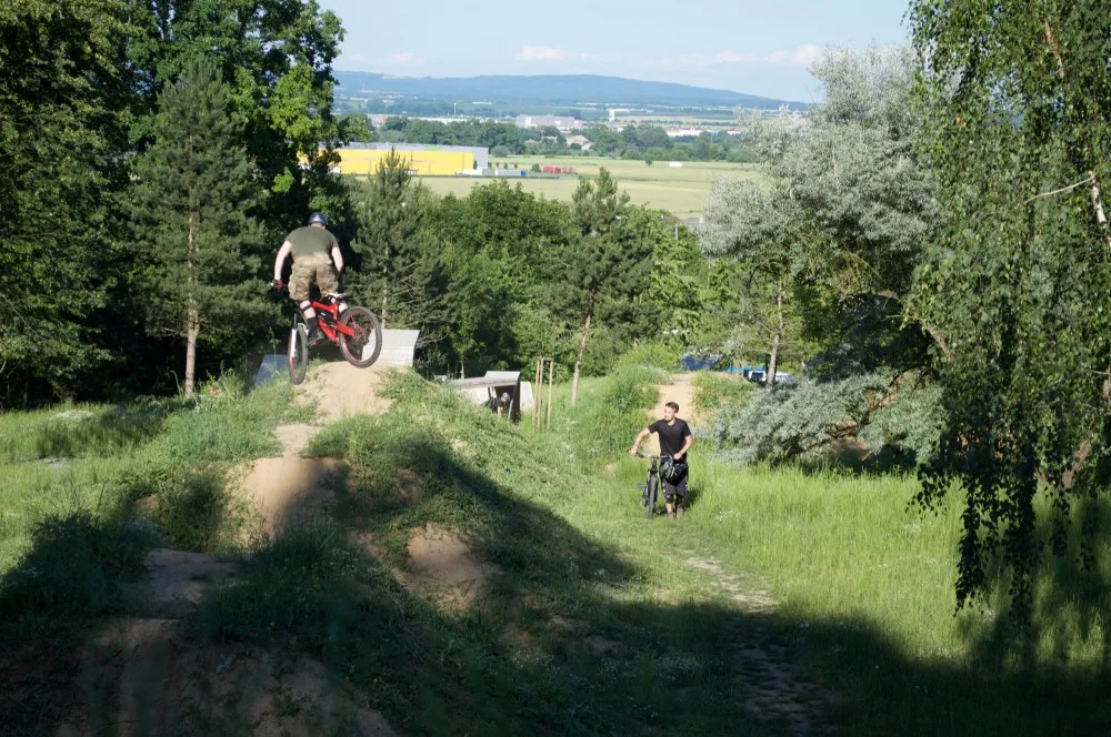 VIDEOREPORT: Projeďte se s námi olomouckým bikeparkem