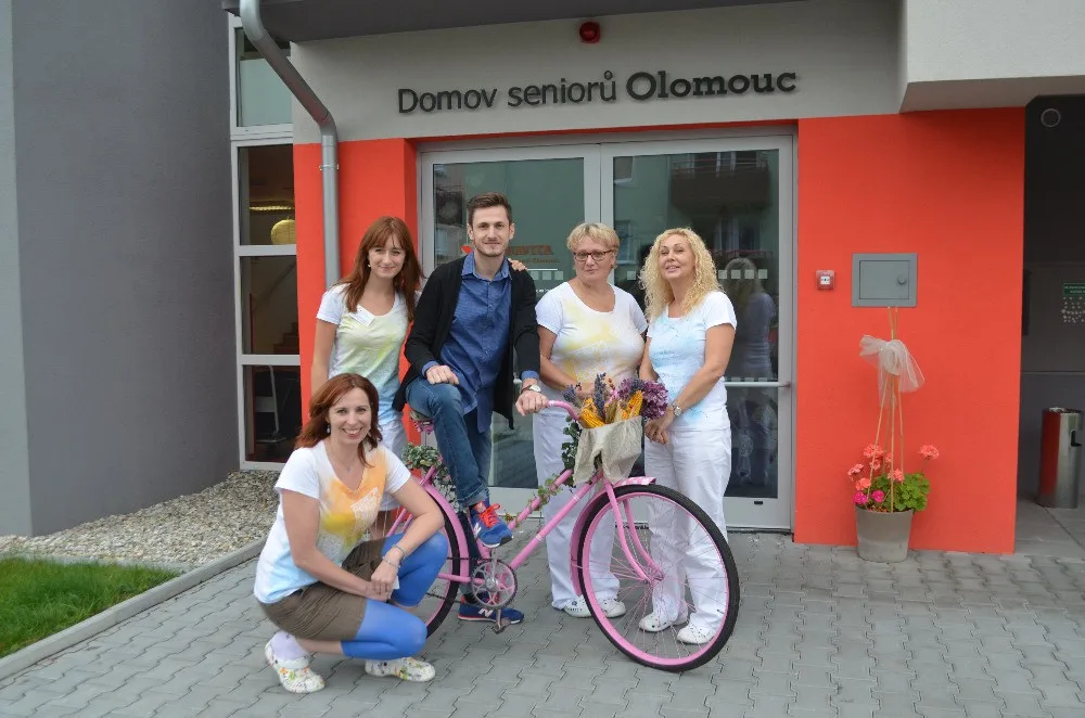 Uničovský Martin Šafařík, finalista Československé Superstar, dnes zahrál pro olomoucké seniory