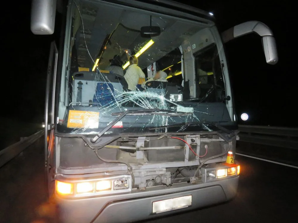 AKTUALIZOVÁNO: Na dálnici směrem na Vyškov se stala nehoda autobusu a dvou dodávek