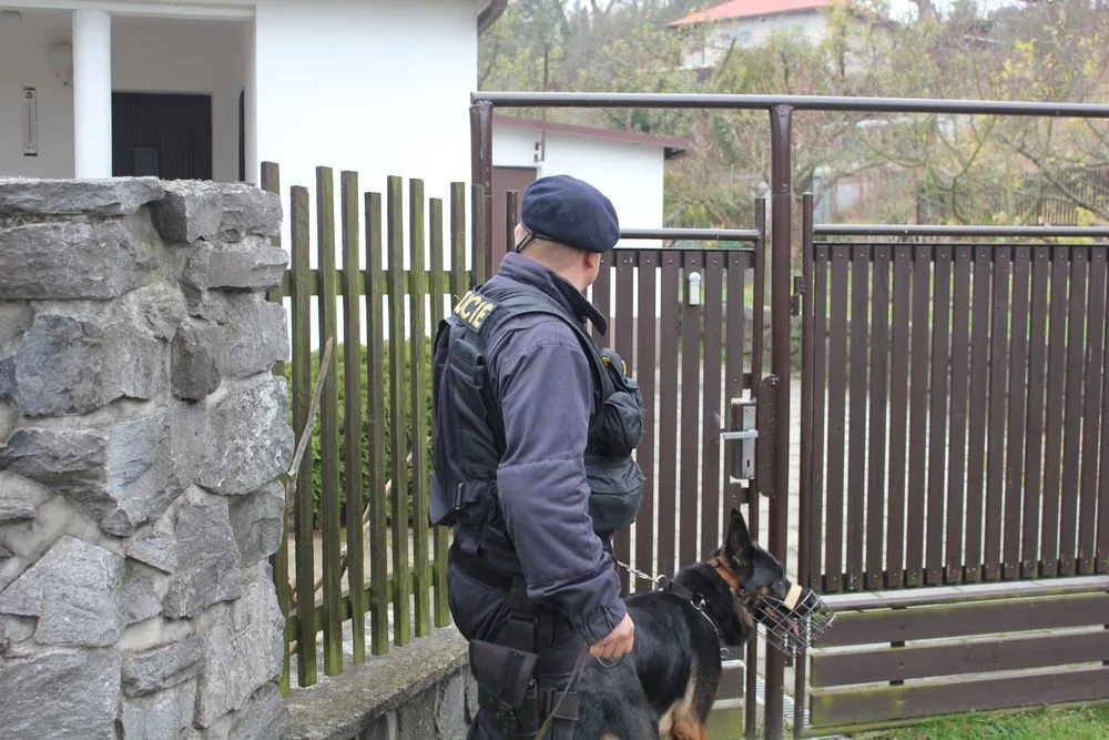 Policisté kontrolovali chatoviště. Na lístku nechávali rady chatařům, jak zabezpečit svůj majetek