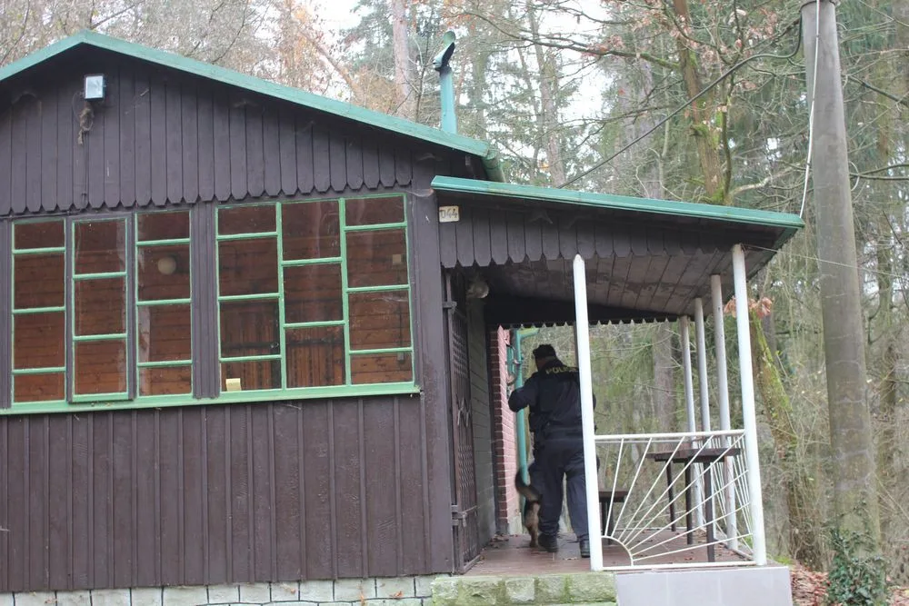 Policisté kontrolovali chatoviště. Na lístku nechávali rady chatařům, jak zabezpečit svůj majetek