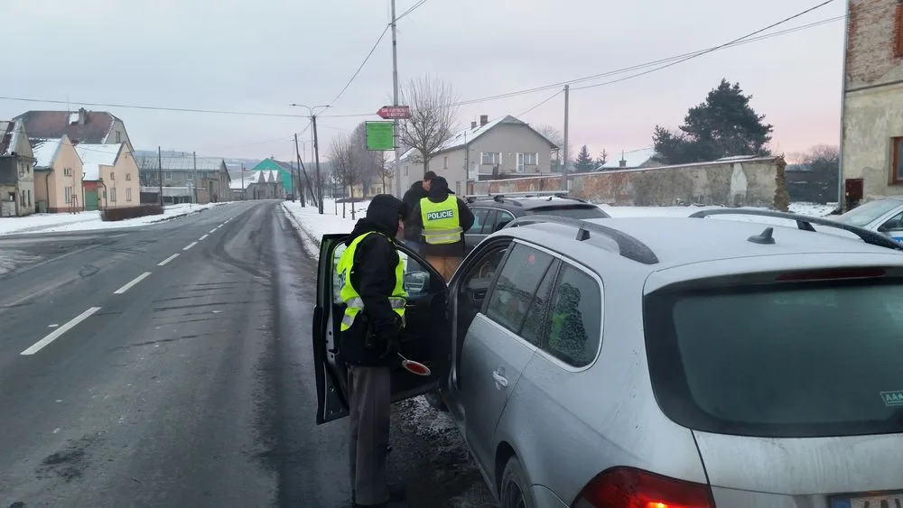 Policisté se zaměřili na řidiče ve Šternberku, odhalili i celostátně hledanou osobu