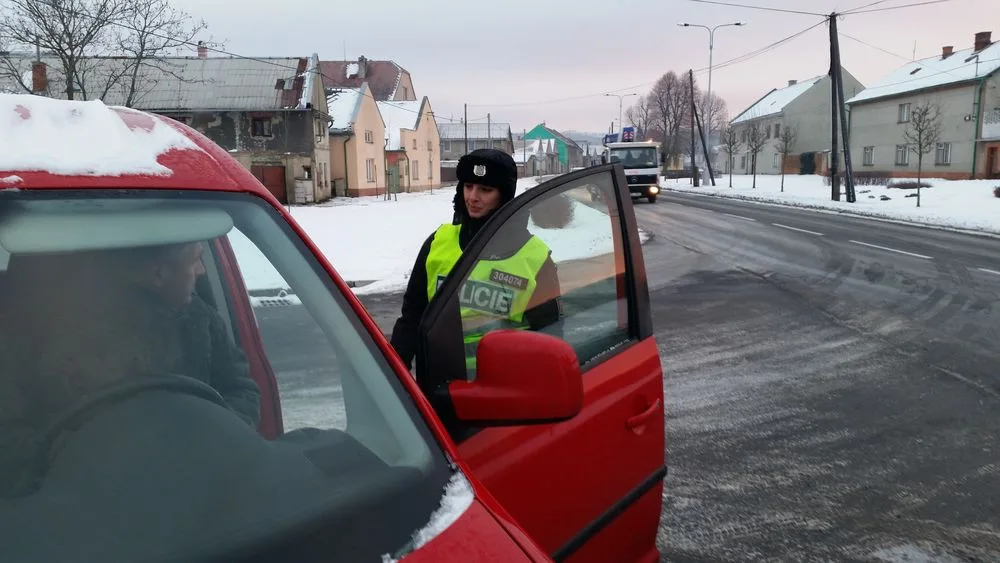 Policisté se zaměřili na řidiče ve Šternberku, odhalili i celostátně hledanou osobu
