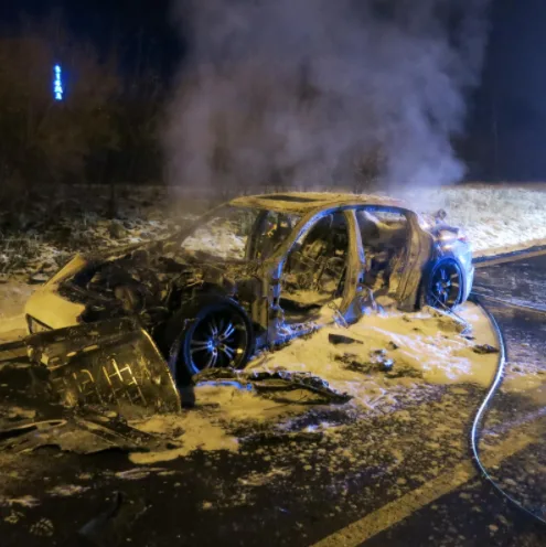 VIDEO: U Nemilan shořelo luxusní Porsche, škoda se vyšplhala na 3 miliony korun