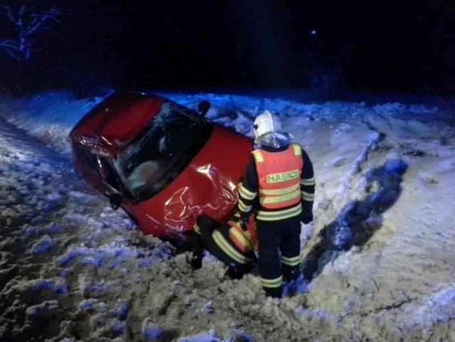 Od čtvrtka se stalo v souvislosti s počasím v kraji 32 dopravních nehod