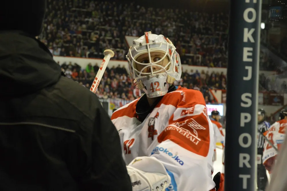 Mora dlouho bojovala o postup do předkola play-off. Vítězství v nájezdech ale bylo málo
