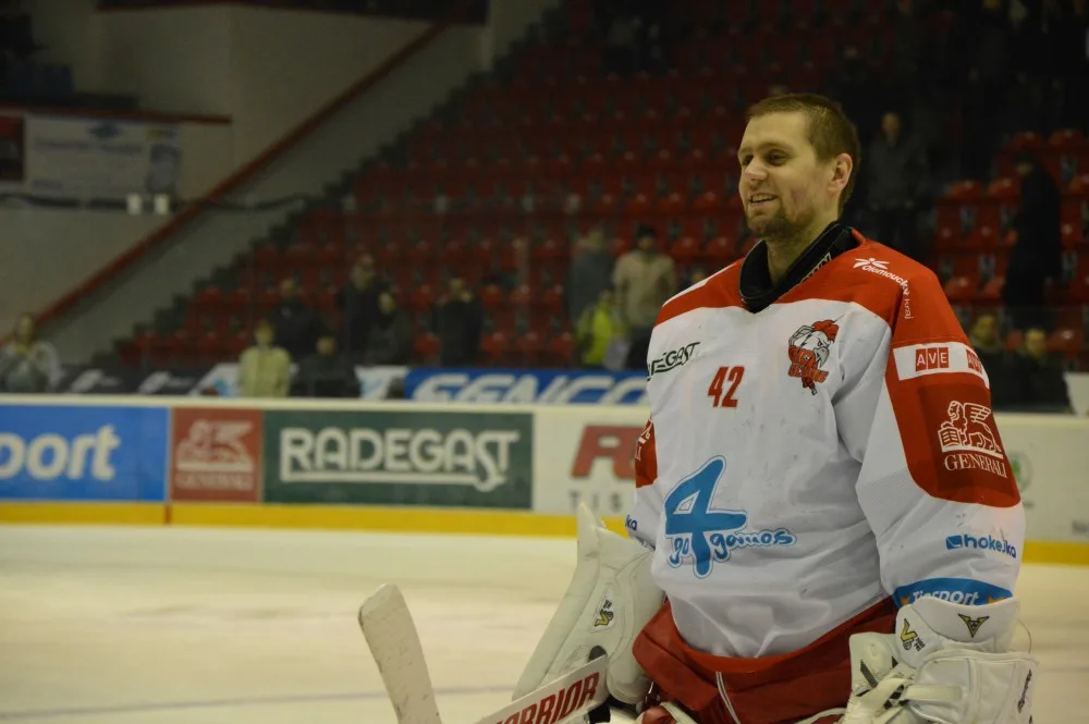 Mora dlouho bojovala o postup do předkola play-off. Vítězství v nájezdech ale bylo málo