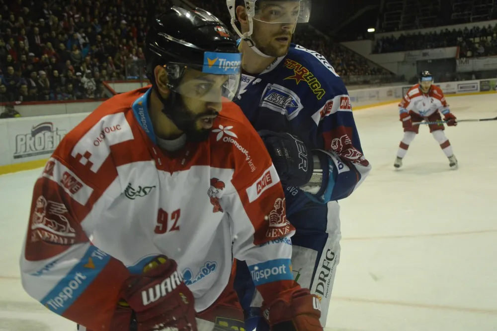 Mora dlouho bojovala o postup do předkola play-off. Vítězství v nájezdech ale bylo málo